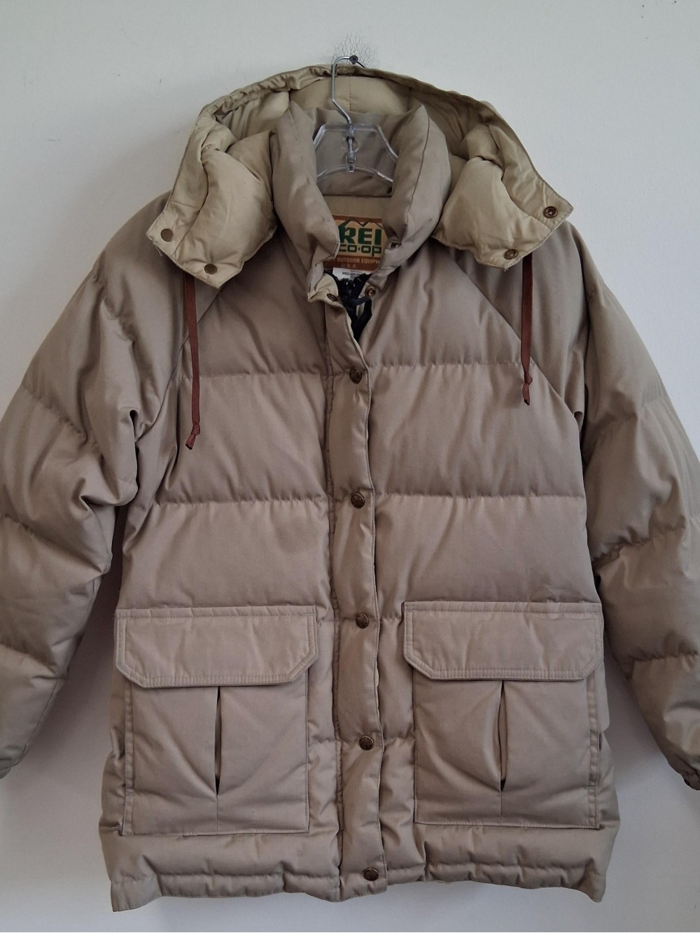 Women’s Beige Goose Down Puffer Jacket with Hood Vintage Rare from the 80s - REI